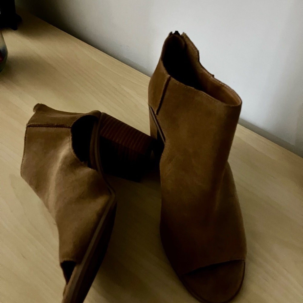 4/$20 Lucky Brand Tan Suede Keight Bootie 10 42 - Picture 5 of 8